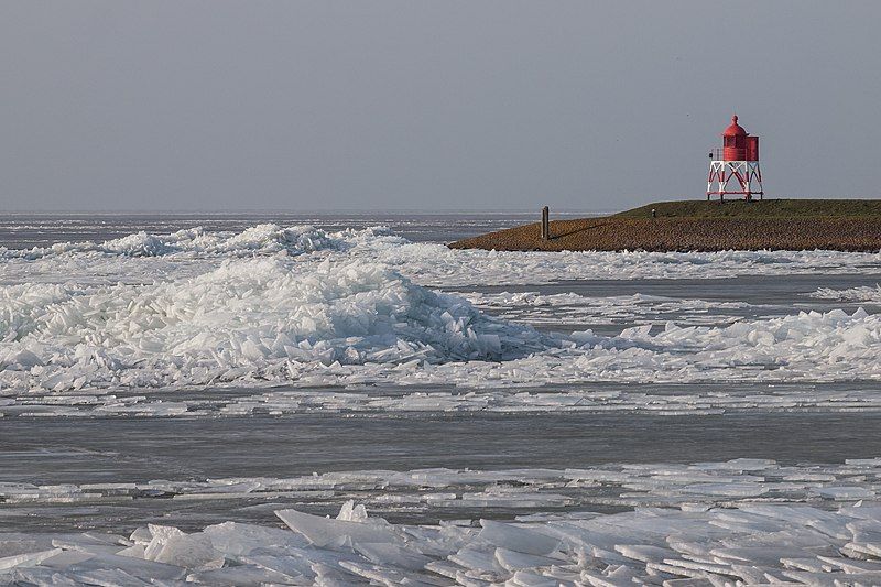 File:Havenlicht Stavoren.jpg