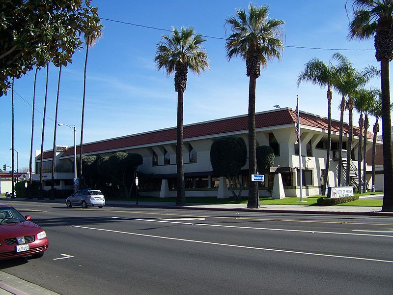 File:Hemet City Hall.jpg