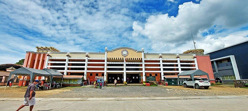 File:Ibayaw City Hall.jpg