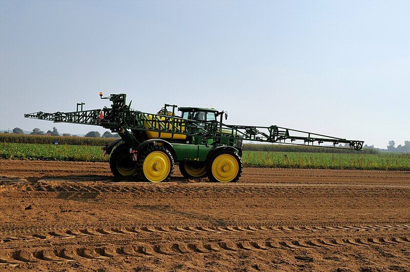 File:John Deere Sprayers.jpg