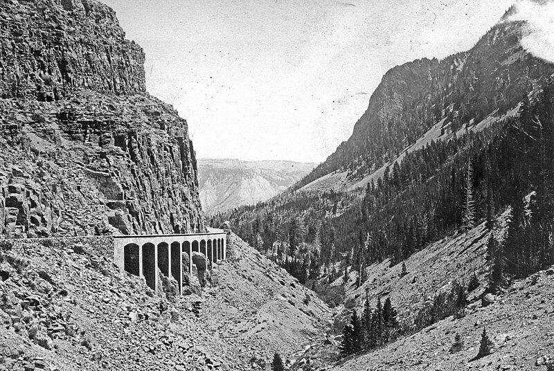 File:KingmanPassGoldenGateYNP1921.jpg