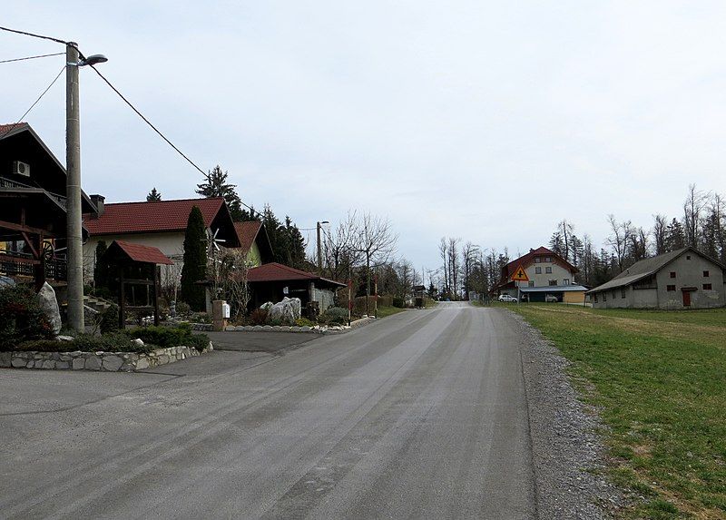 File:Lohaca Slovenia 2.jpg