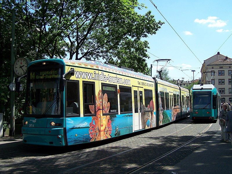 File:Lokalbahnhof Strassenbahnhaltestelle 01052007.JPG