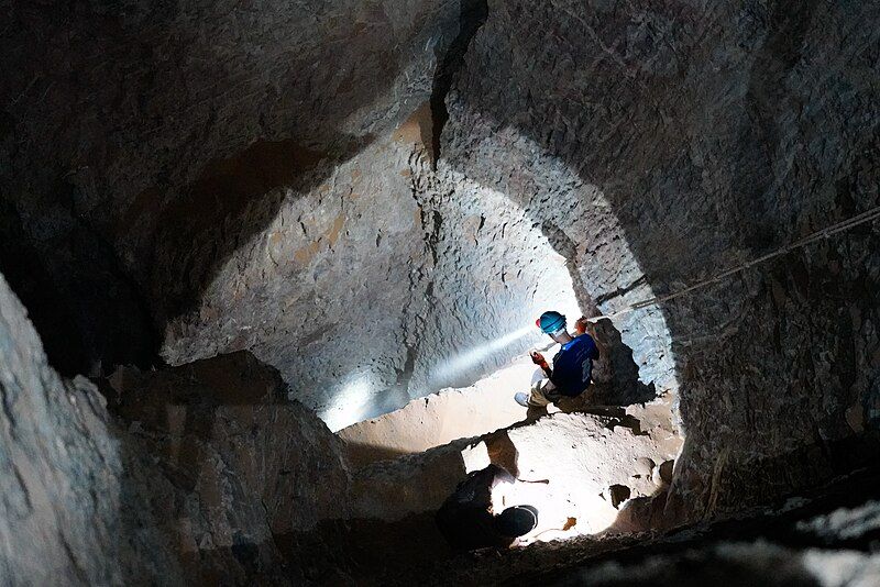 File:Mining in Chegga.jpg