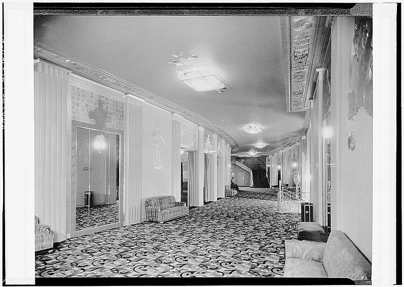 File:Paramount mezzanine foyer.jpg