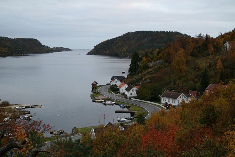 File:Sniksfjorden-20091018.jpg