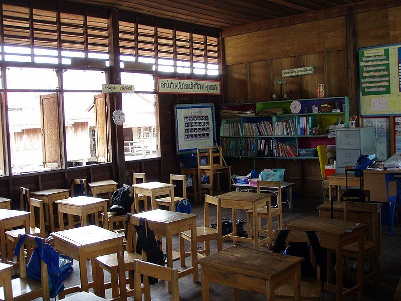 File:Thai-school-classroom P9180136.jpg