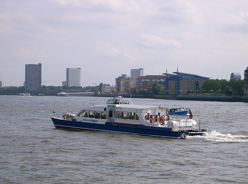 File:Thames-Waterbus-SkyClipper-CIMG0226 (39373967570).jpg