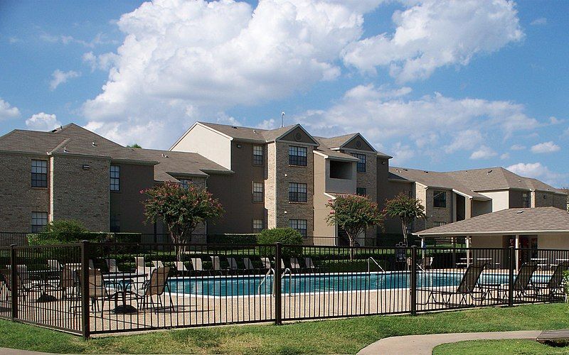 File:UT Dallas Apartments.JPG