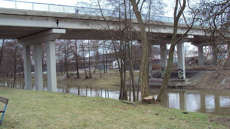 File:Viadukt nad Ploučnicí.jpg