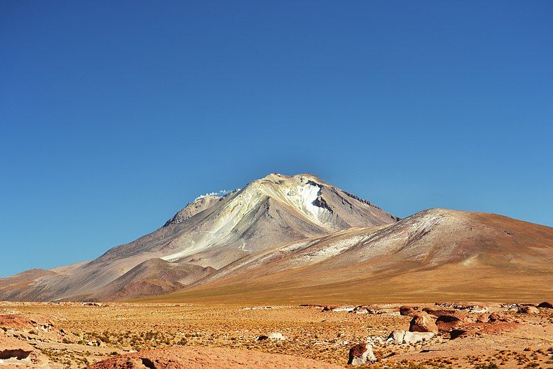 File:Volcán Ollague.jpg