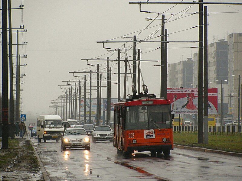 File:Тролейбус на Санту.jpg