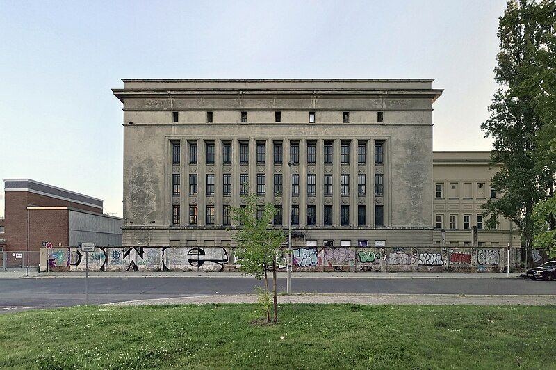 File:2024-07-28-Heizkraftwerk-Friedrichshain-Ruedersdorfer-Str.jpg