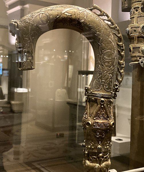 File:Clonmacnoise Crozier (b).jpg