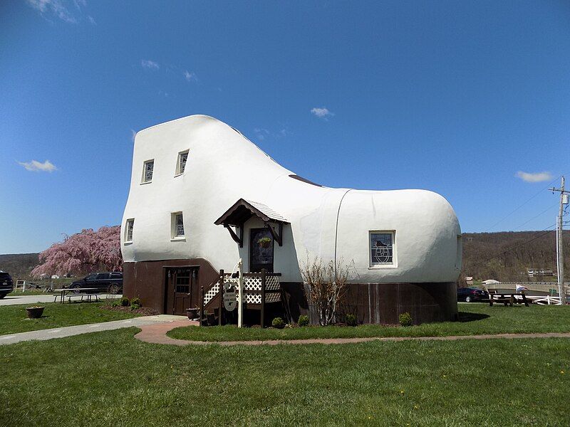 File:Haines Shoe House.jpg