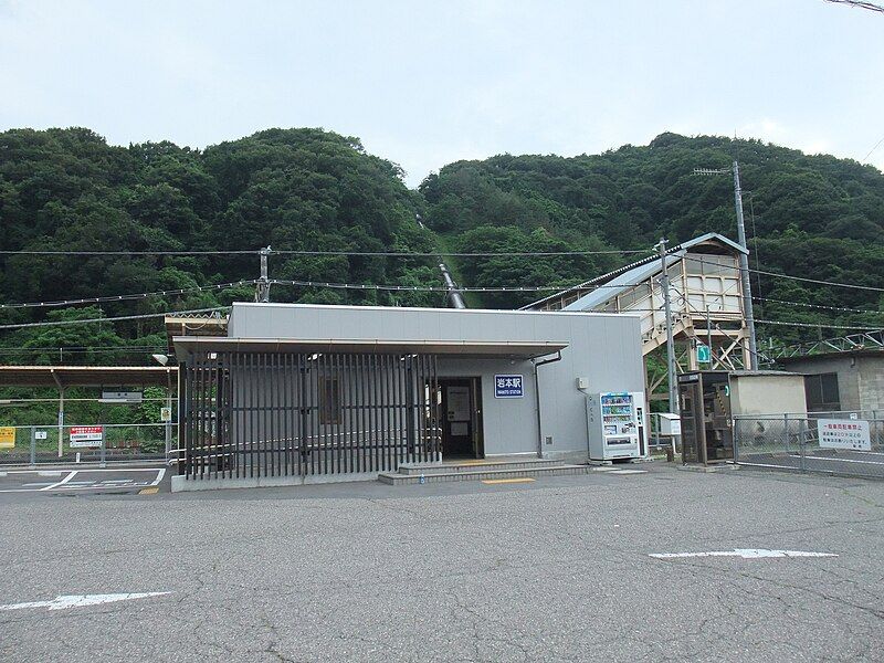 File:Iwamoto Station.JPG