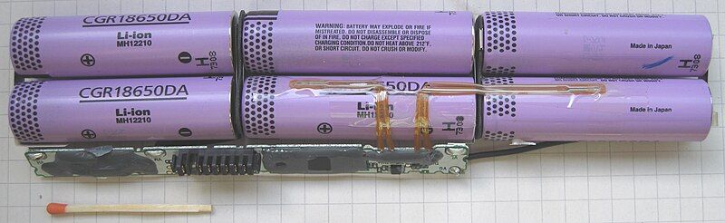 File:Lithiumion-laptop-battery-internals.jpg