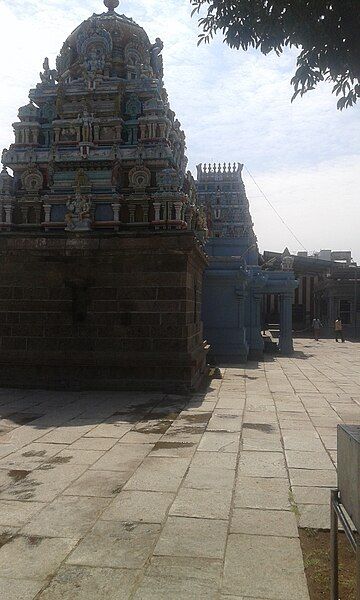 File:Madhavaperumal temple1.jpg