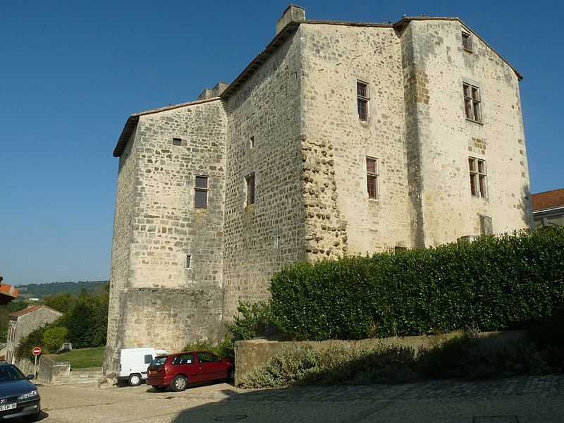 File:Montbron castle1.JPG