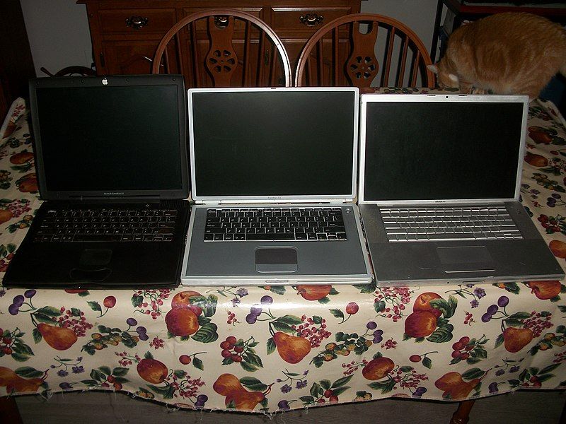 File:Old Macintoshes.jpg