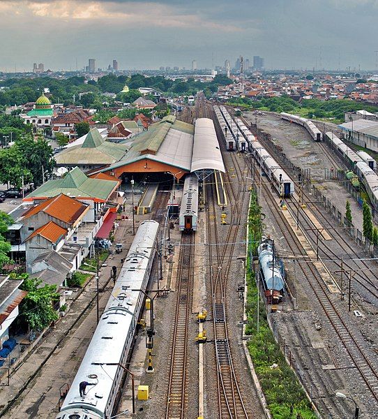 File:Stasiun Pasar Turi.jpg