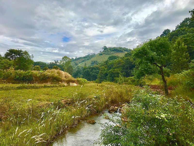 File:Valley near lambasinghi.jpg