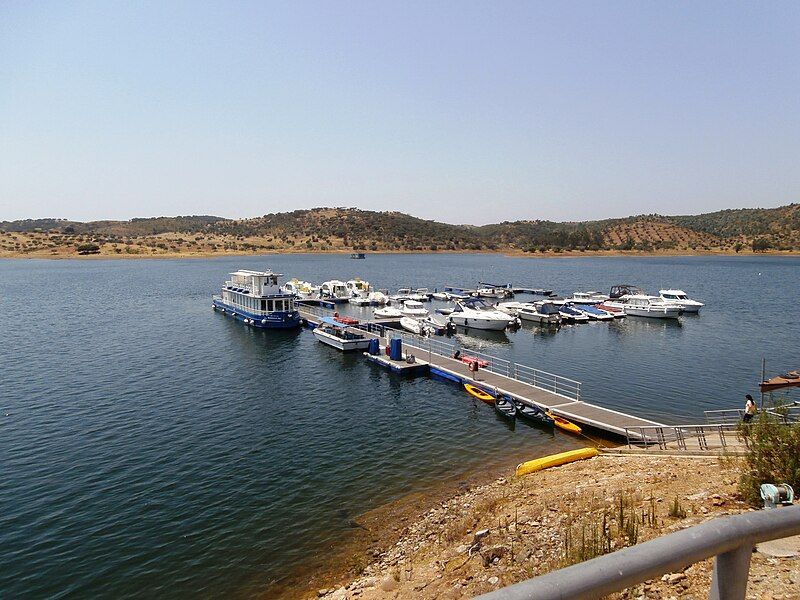 File:Amieira Marina.jpg