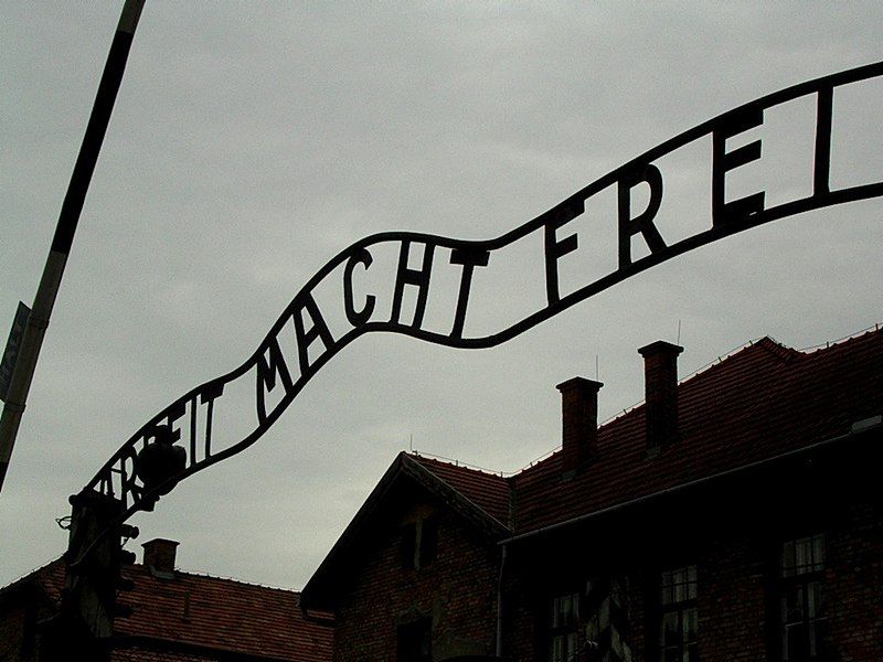 File:Auschwitz gate june2005.jpg