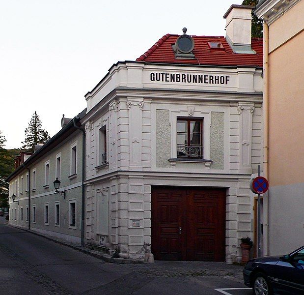 File:Baden Gutenbrunnerhof.jpg