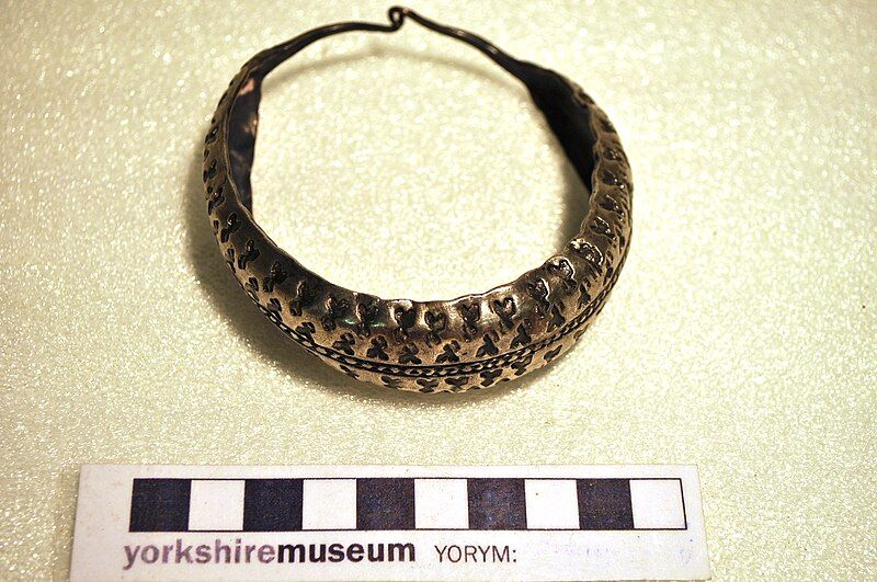 File:Bossall-Flaxton hoard armlet.jpg