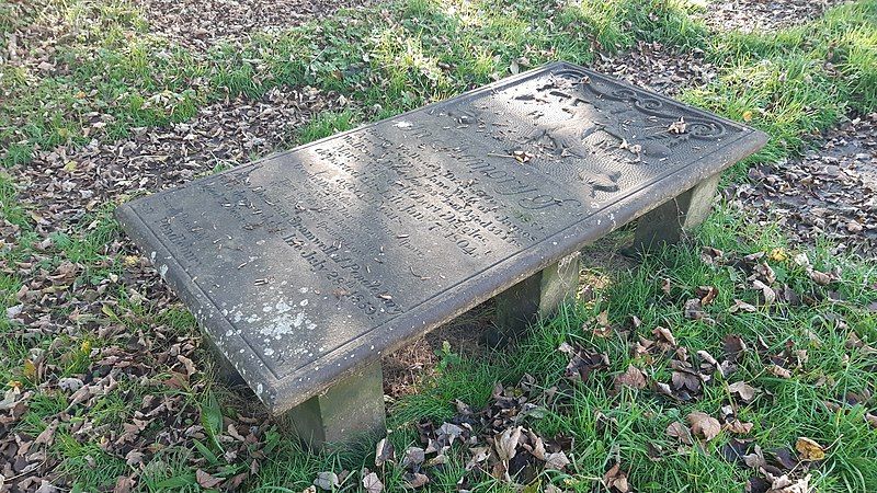 File:Diggles table tomb.jpg