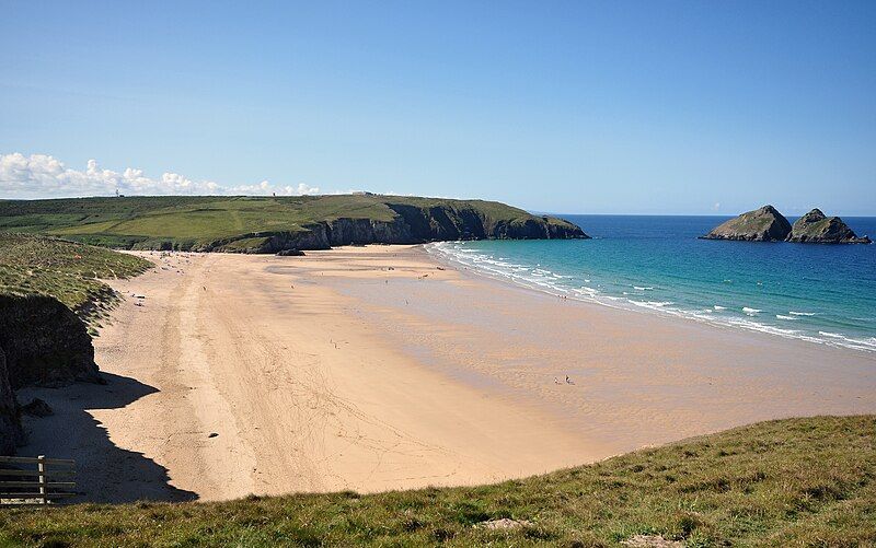 File:Holywell Bay.jpg