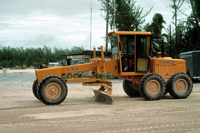 File:John Deere grader.JPEG