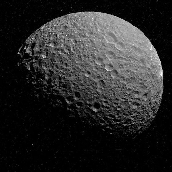 File:Mimas (Mond) (9505889).jpg