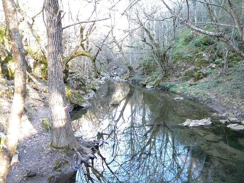 File:Mladejka River.JPG