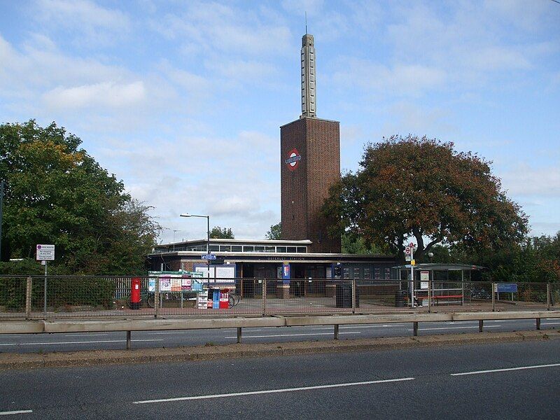 File:Osterley station building2.JPG