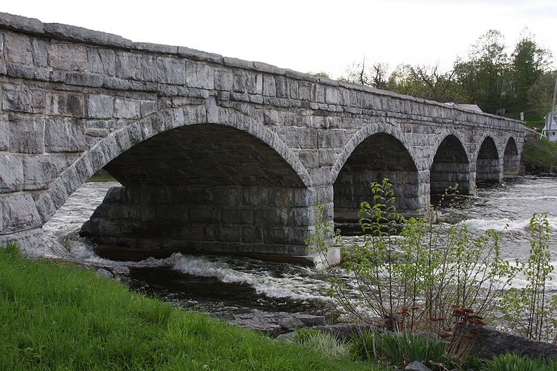 File:Pakenham Bridge.JPG