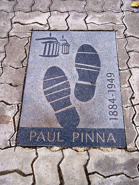 File:Paul Pinna jalajäljed.jpg