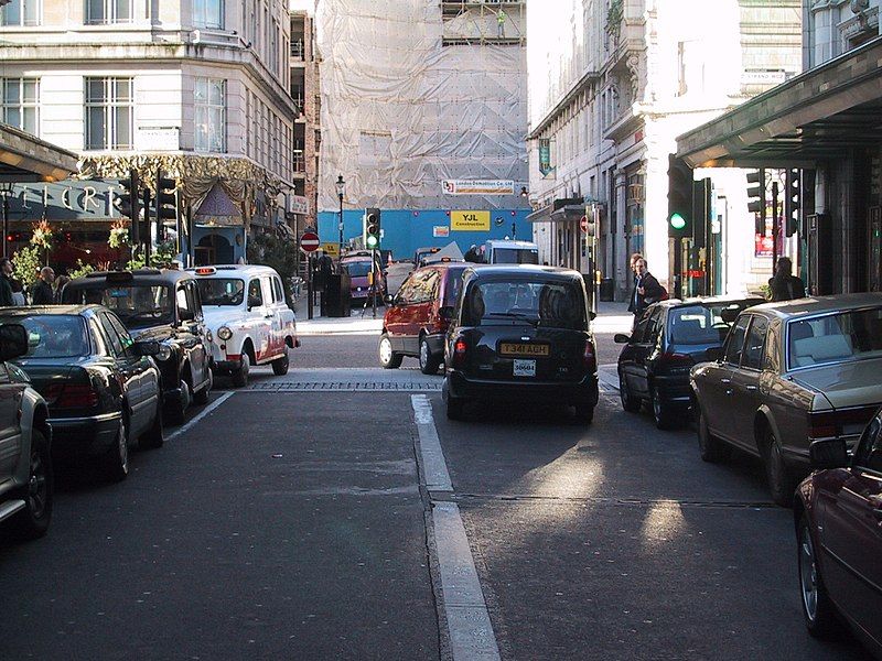 File:Savoy-court-drive-right-out.JPG