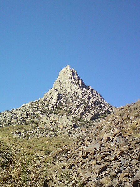 File:Sheyvar (Şeyvər) mountain.JPG