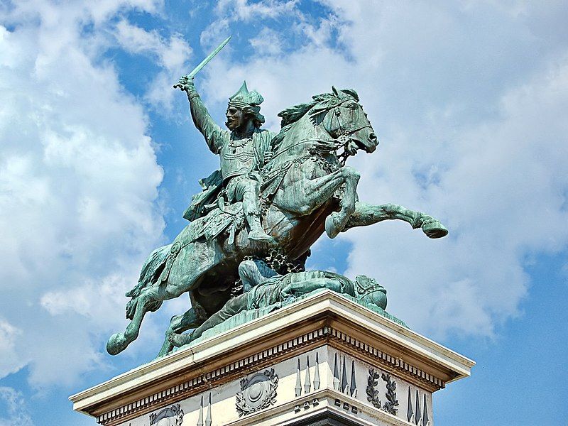 File:Statue-vercingetorix-jaude-clermont.jpg