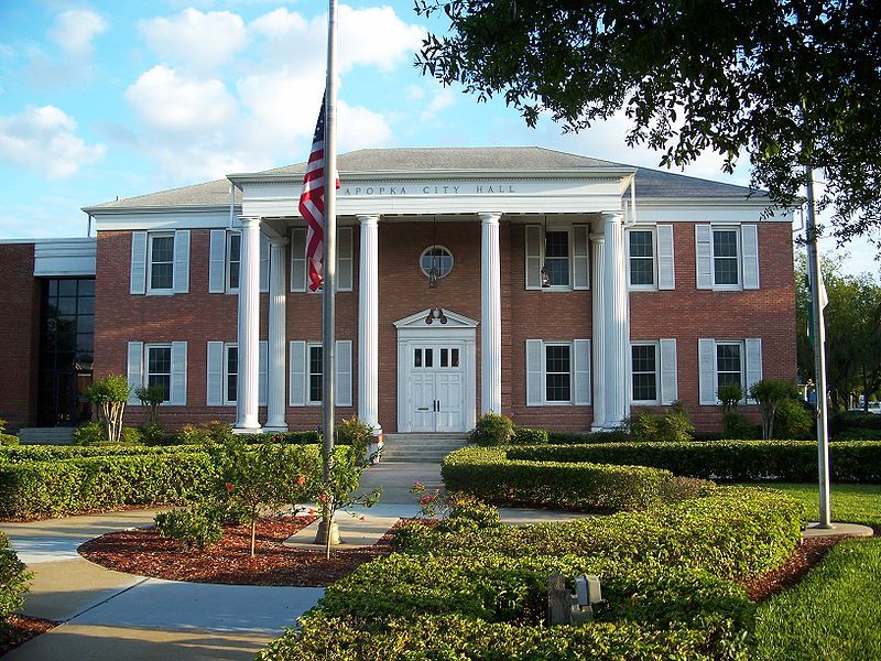 File:Apopka City Hall01.jpg