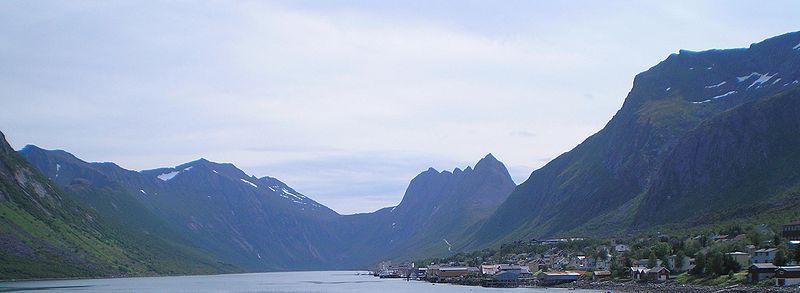 File:Gryllefjord-Gryllefjorden.jpg