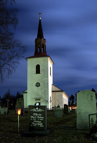 File:Häggenås kyrka Höst.jpg