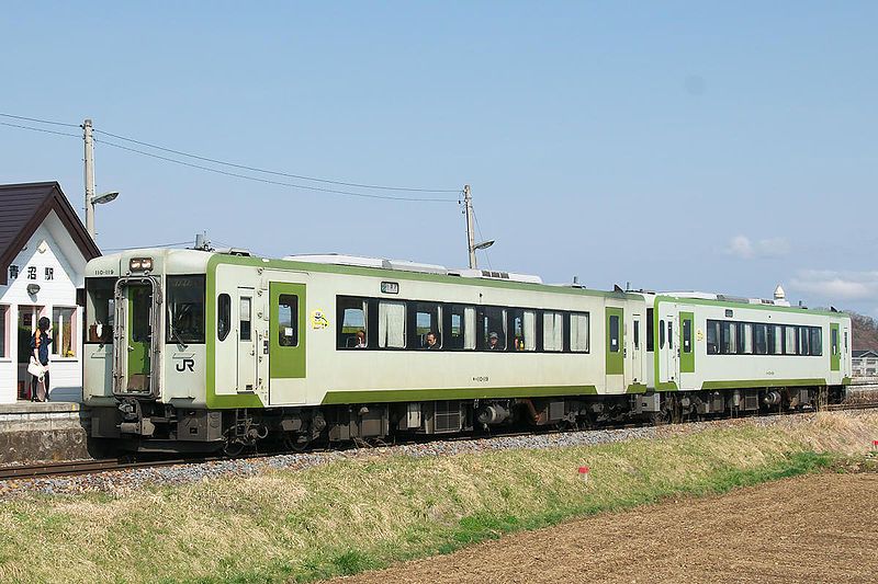 File:JRE-Kiha110-100-Aonuma-Sta.jpg