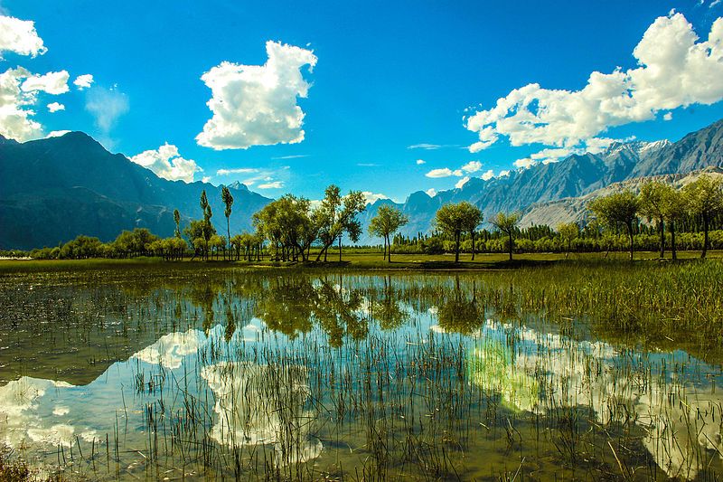 File:Katpana lake skardu.jpg