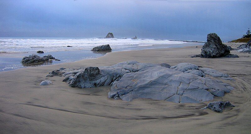 File:Mangawhai Heads Beach.jpg