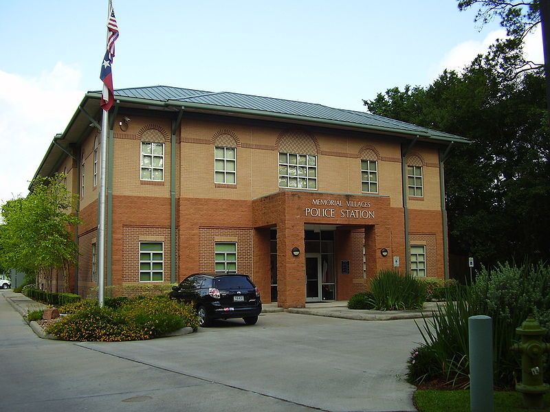 File:MemorialVillagesPoliceBuildingBunkerHillVillageTX.JPG