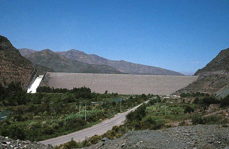 File:PUCLARO DAM, CHILE.jpg