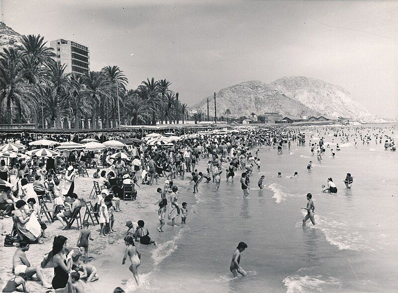 File:Playa de Alicante.jpg